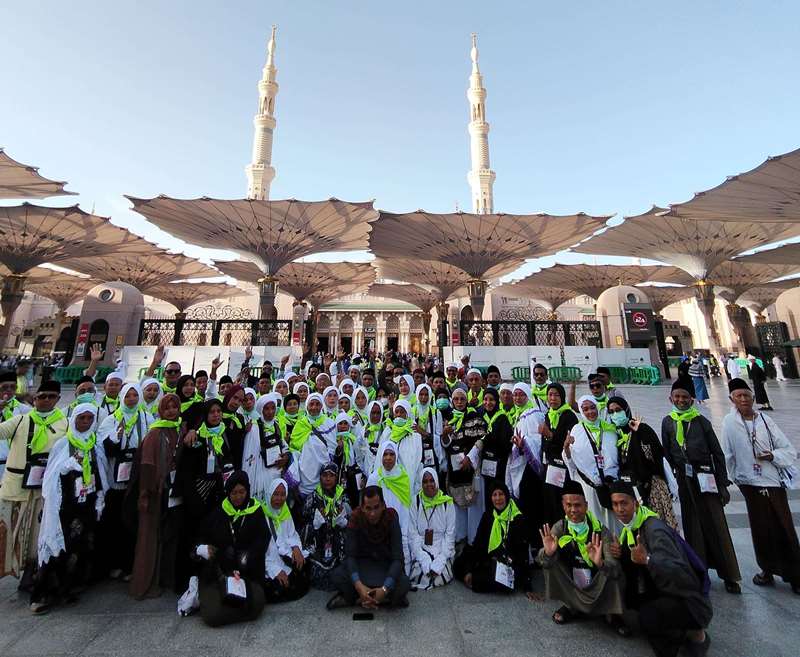 SEMANGAT: Jemaah Kloter 43 ziarah ke makam Baqi dan  sekitar Masjid Nabawi seperti masjid Sayyidina Ali Bin Abi Thalib, Masjid Abu Bakar, dan Masjid Alghomamah Kamis (15/5).