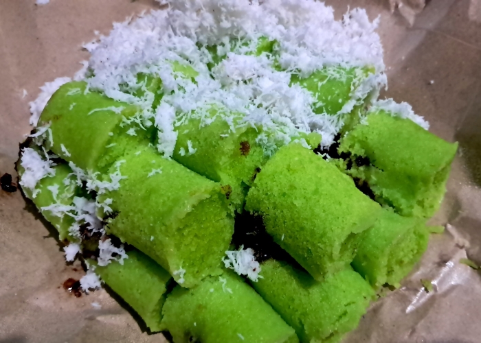 Resep kue putu gampang dibuat dirumah.