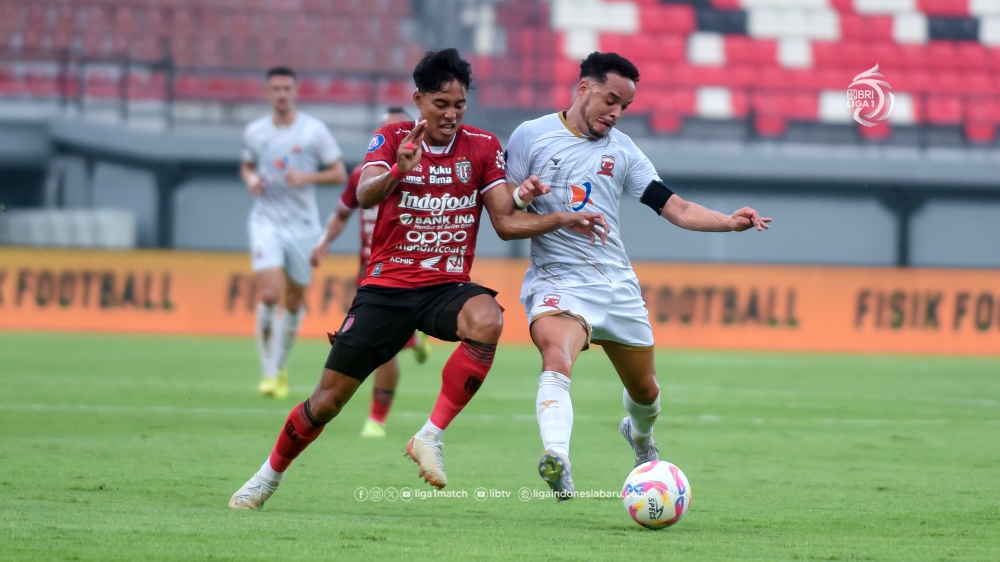 BERTAHAN: Madura United mengungguli tuan rumah Bali United di pekan 33 Liga 1 2024.2025