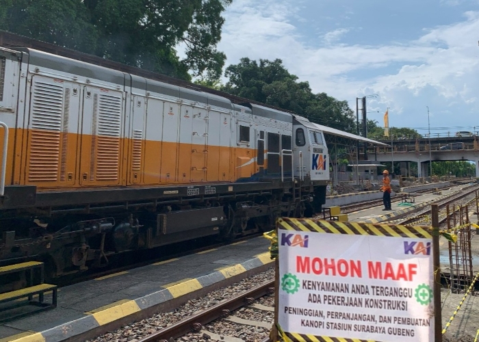 PT KAI Daop 8 Surabaya mulai pembangunan Stasiun Gubeng demi layanan modern dan nyaman.