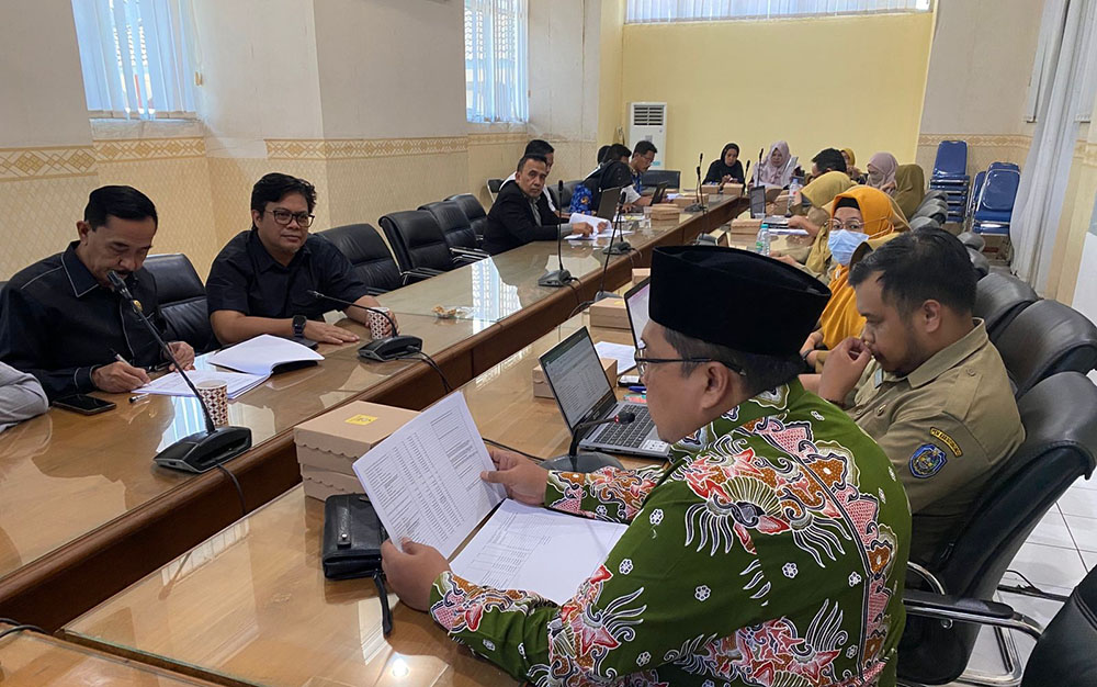 DPRD Situbondo rapat membahas insentif kader Posyandu di ruang Komisi IV, Selasa (20/5).