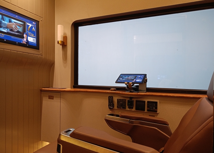Kereta Compartment Suites mengusung desain mewah dan teknologi modern.