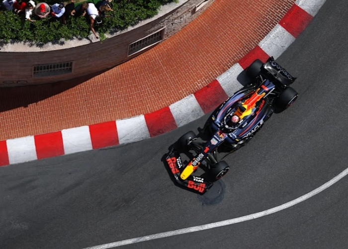 Max Verstappen akui strategi ban Red Bull di GP Monako F1 2025.