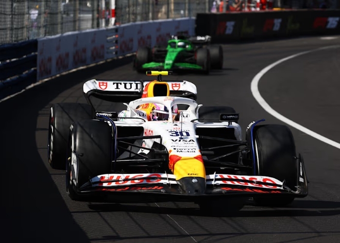Isack Hadjar dan Liam Lawson sukses bawa Racing Bulls finis zona poin di F1 GP Monako 2025 berkat strategi dua pit stop yang brilian.