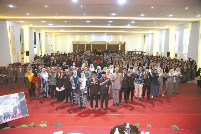 Stikes Banyuwangi lantik hampir 200 nakes baru dari profesi Ners dan Bidan.
