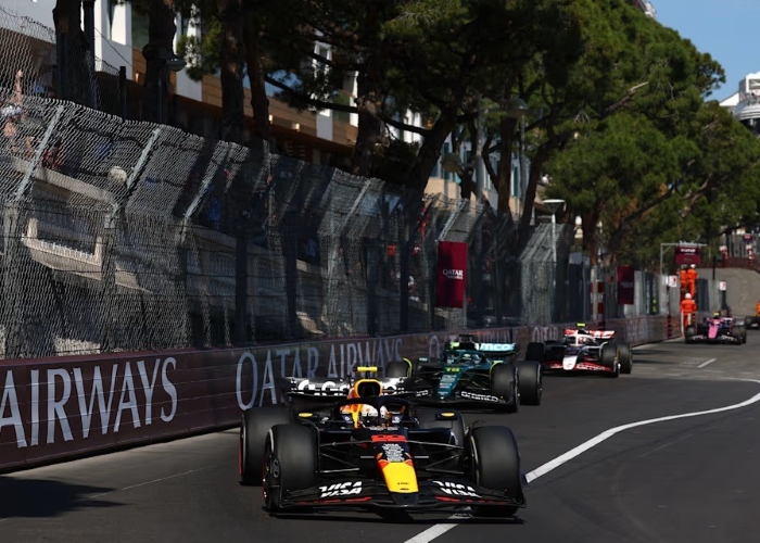 Gagal cetak poin, Yuki Tsunoda alami insiden dengan Gasly dan strategi Red Bull tak membuahkan hasil di GP Monako F1 2025.