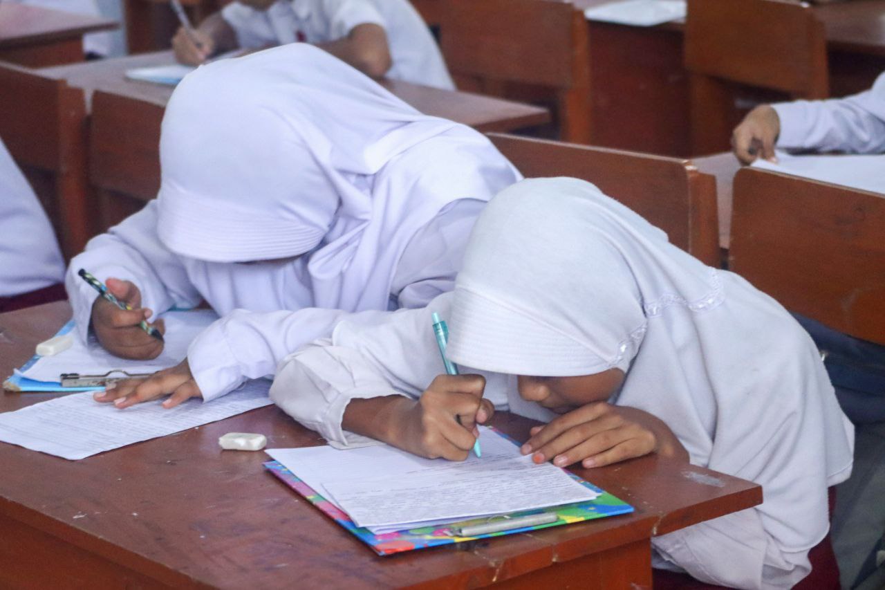 Jika sekolah swasta gratis vs negeri gratis mending pilih mana?