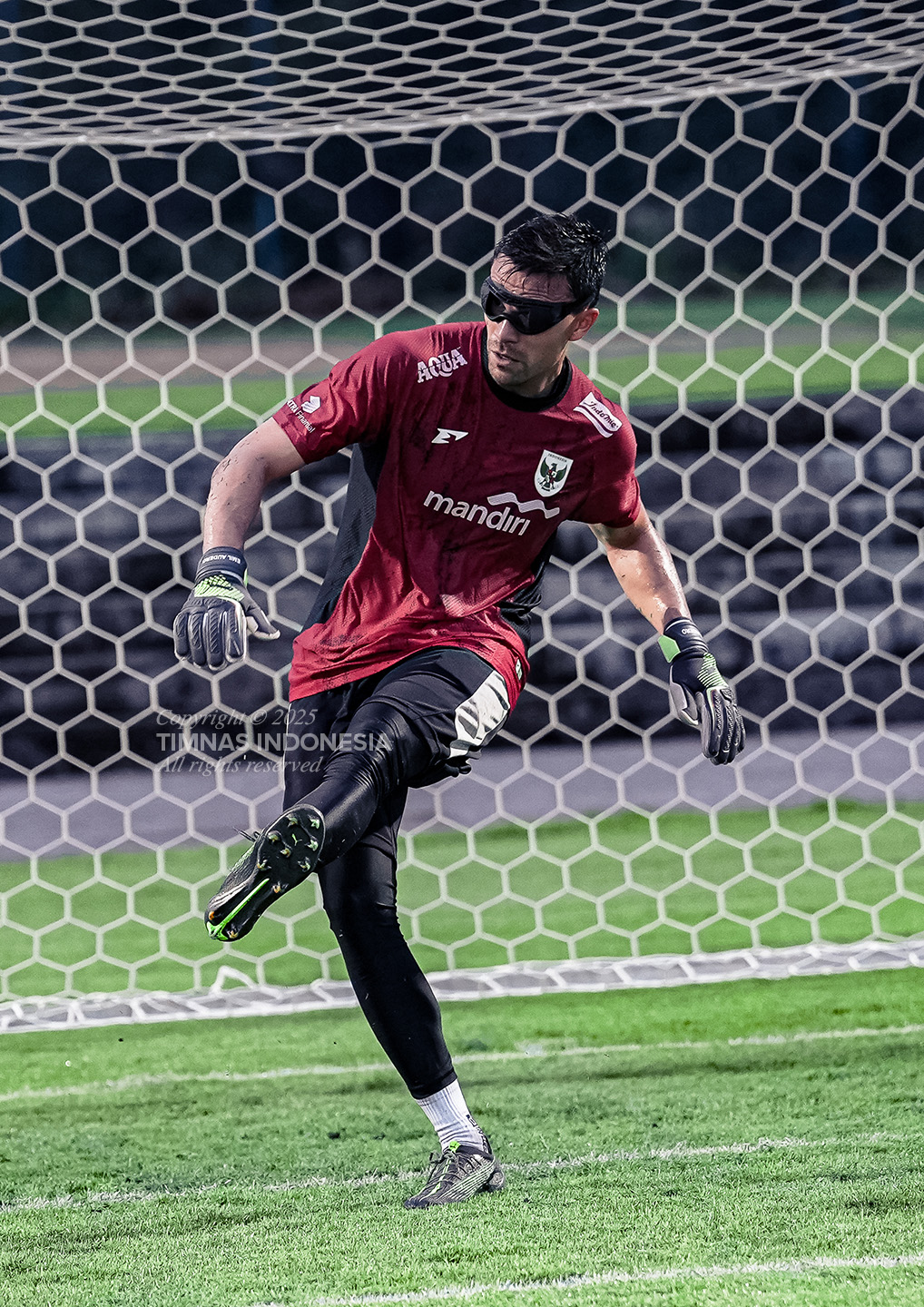 TEKNOLOGI: Latihan kiper timnas Indonesia menggunakan kacamata khusus untuk mendukung performa penampilan