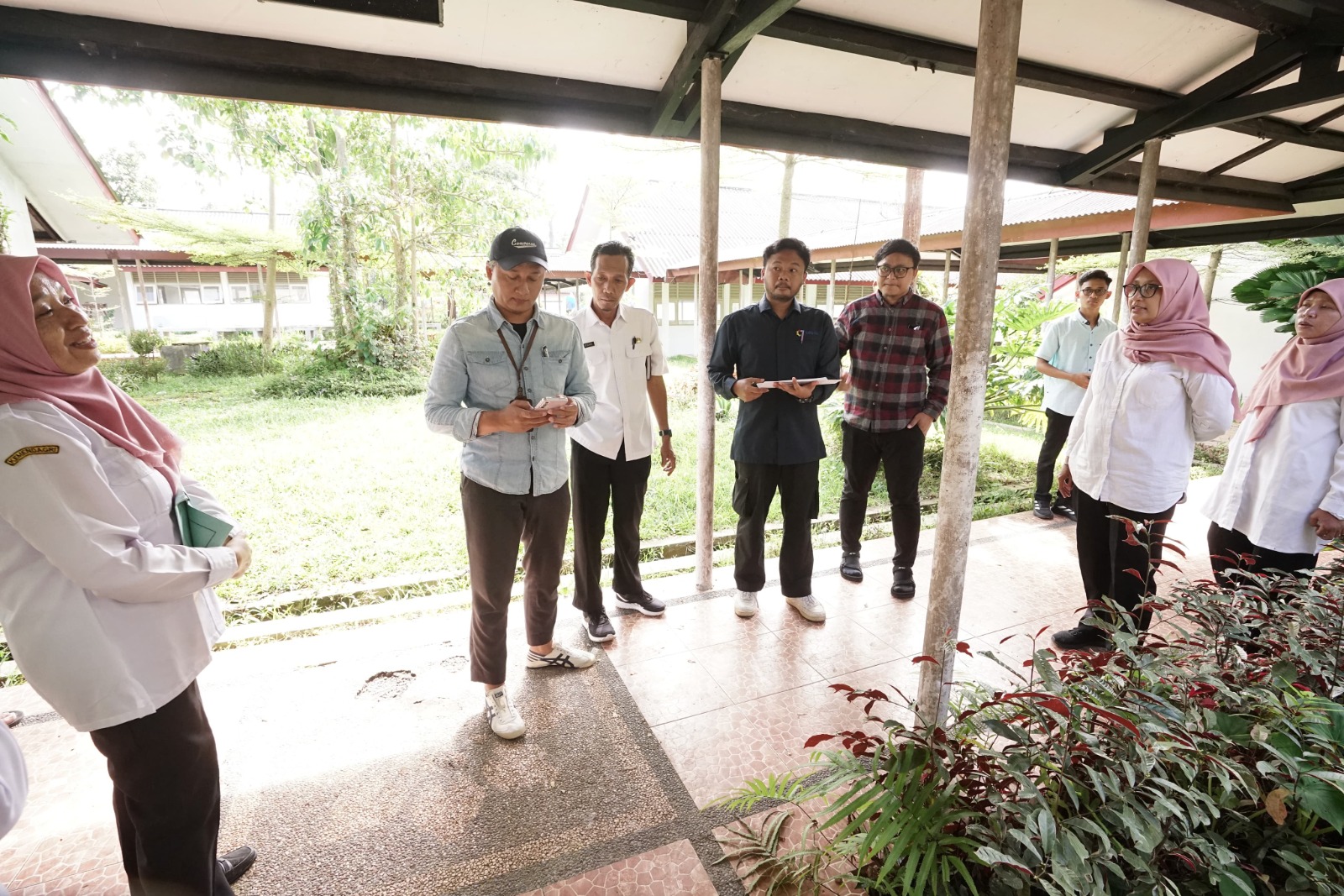 Tim dari Kemen PU dan Kemensos mendatangi Balai Pendidikan dan Pelatihan (Diklat) PNS di Desa Tamansari, Kecamatan Licin untuk meninjau langsung kesiapan Sekolah Rakyat di Banyuwangi.
