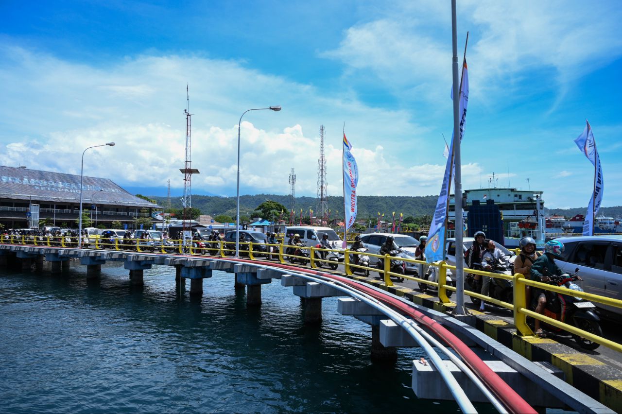 Pada 5 Juni 2025, tarif penyeberangan di pelabuhan Ketapang Banyuwangi dan Gilimanuk Bali gratis.