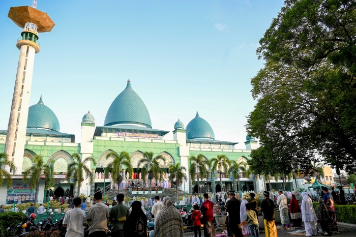Kekusyukan salat Idul Adha juga terlihat di Masjid Agung Baiturrahman (MAB) Banyuwangi.