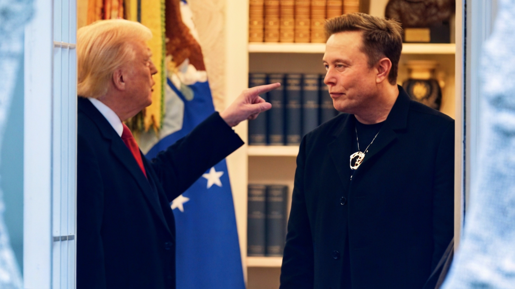 Perseteruan Donald Trump dan Elon Musk kian memanas, publik khawatir akan berdampak di sektor bisnis.