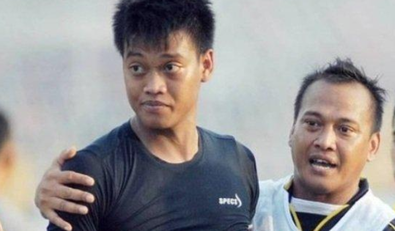 KAKA BERADIK: Achmad Kurniawan dan Kurnia Mega sama-sama berposisi sebagai penjaga gawang