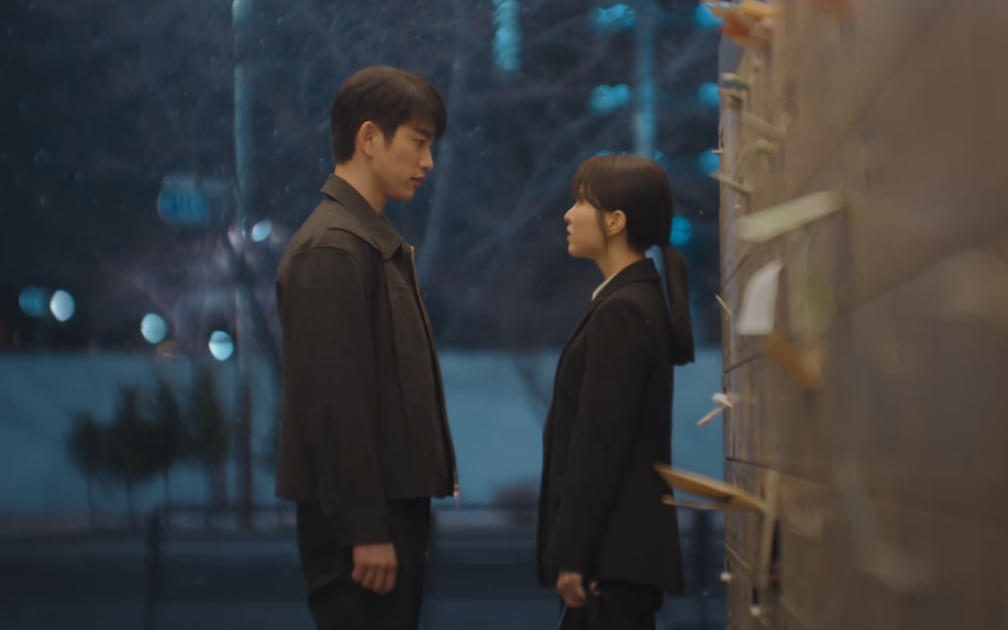 Tanda Hosu mengetahui Miji yang sebenarnya di episode 5 Our Unwritten Seoul.