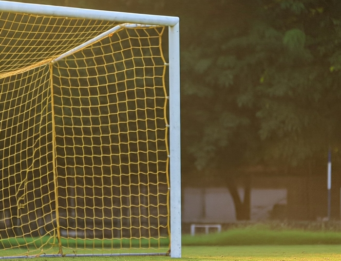 Tiang gawang sepak bola.