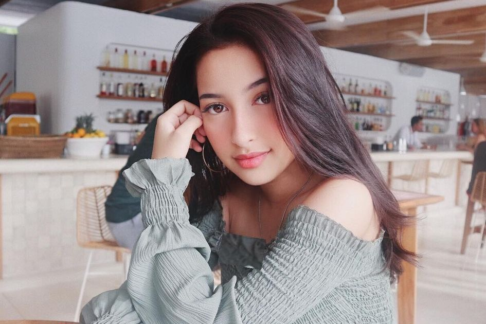Bek Andalan Timnas Indonesia Justin Hubner dikabarkan memiliki kedekatan dengan selebriti Jennifer Coppen.