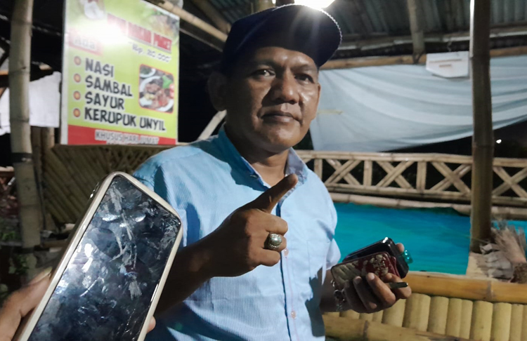 TERIMA PENGADUAN: M. Sahran, pelapor oknum anggota DPRD Situbondo yang diduga menyalahgunakan anggaran pokmas pembangunan jamban.