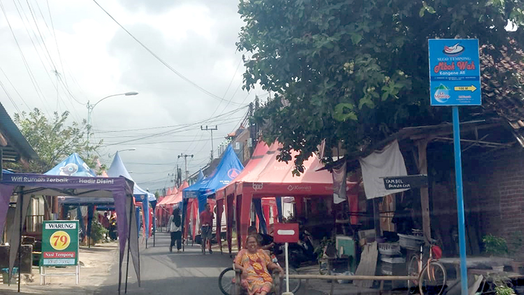 Jalan utama di Kelurahan Bakungan, Kecamatan Banyuwangi, ditutup total untuk sementara waktu.