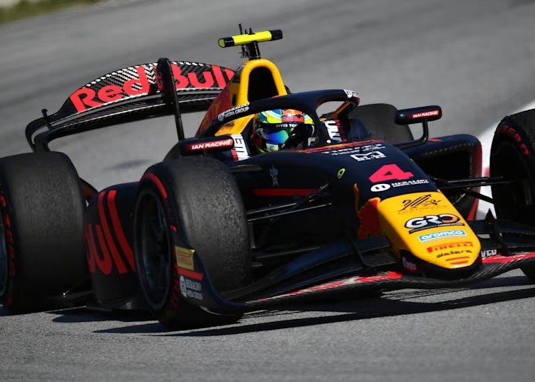 FIA izinkan Arvid Lindblad turun di F1 sebelum usia 18 tahun.