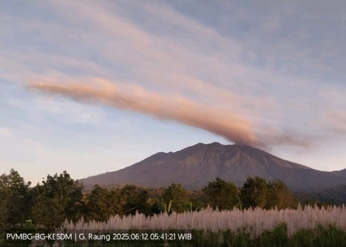 Erupsi Gunung Raung 12 Juni 2025 terjadi beruntun.