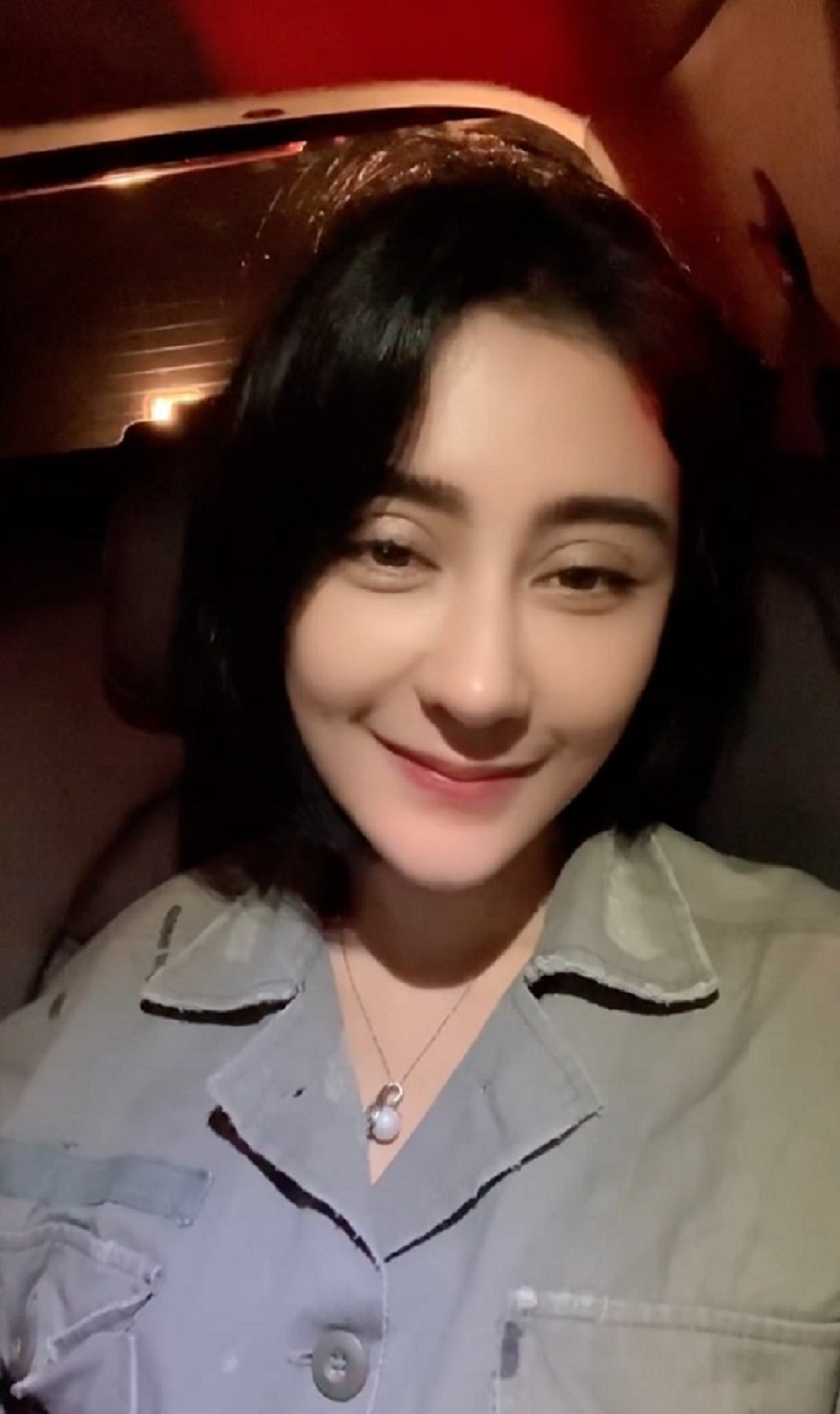 Penampilan terbaru Uut Permatasari.