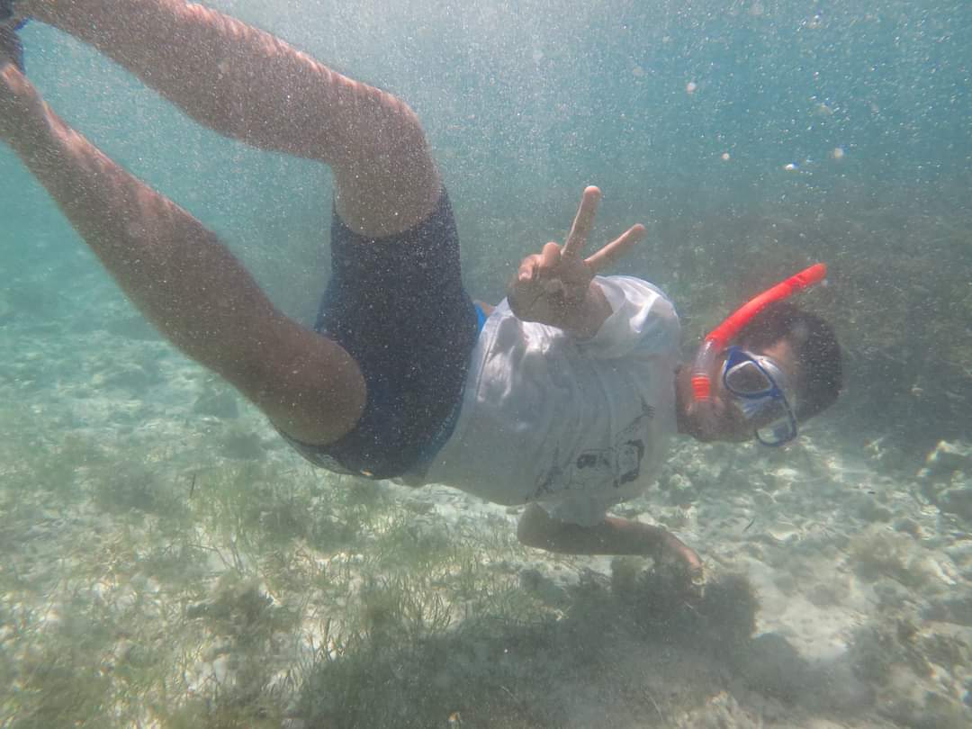 UNDERWATER : Spot Snorkeling yang ditawarkan di Bangsring Underwater dengan terumbu karang dan beragam ikan hias warna warni