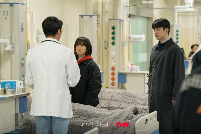 Review Episode 7 Our Unwritten Seoul yang membuat penonton terbawa arus oleh alur emosionalnya.