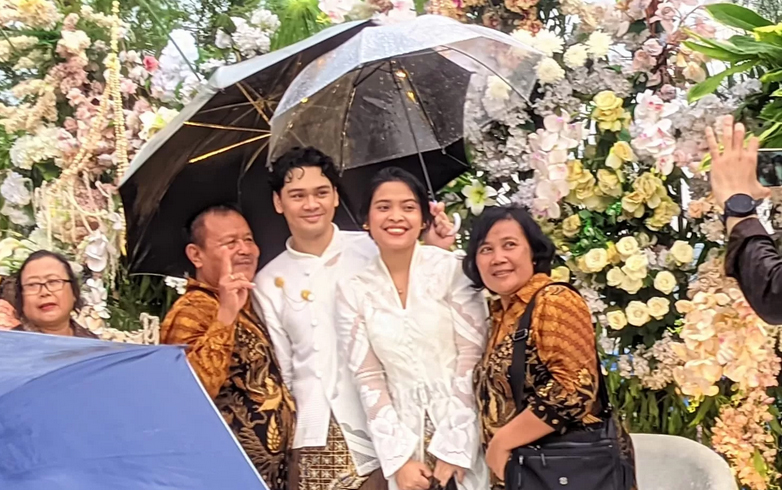 Suasana pernikahan pebulu tangkis nasional Gregoria Mariska Tunjung dengan penyanyi Mikha Angelo di Wonogiri, Sabtu (14/6/2025).