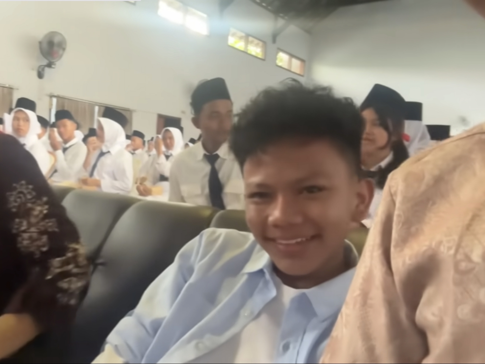 Farel Prayoga saat menghadiri acara perpisahan di sekolahnya.