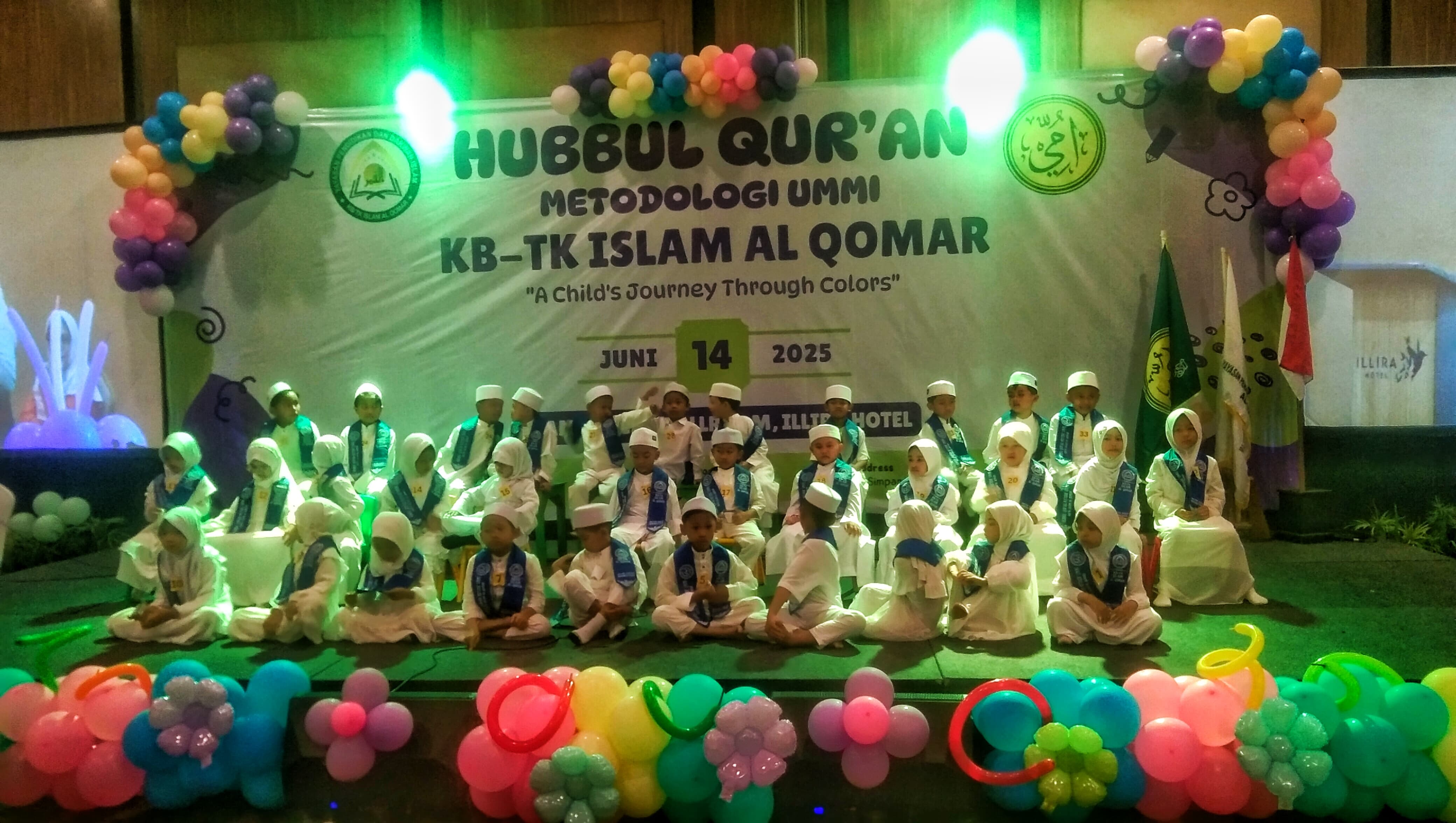 GENERASI EMAS : Para murid playgroup hingga TK islam Al Qomar menampilkan bacaan Al-quran hingga doa sehari-hari dalam acara Hubbul Quran di Aula Hotel Illira Banyuwangi, Sabtu (14/6)
