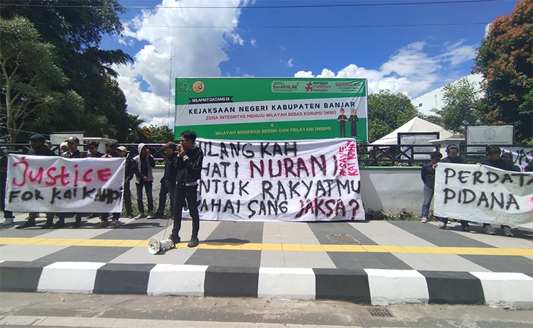 Alisansi Mahasiswa Kalsel Bersama Rakyat saat menyuarakan dukungannya terhadap Kakek Kahpi, 5 Juni 2025 lalu.
