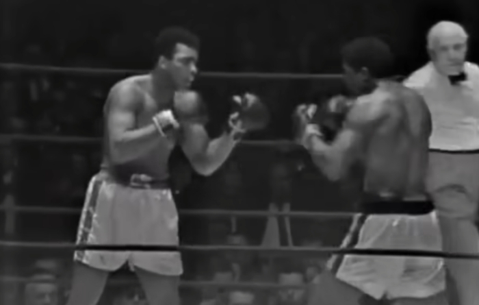 Petinju legendaris Muhammad Ali.