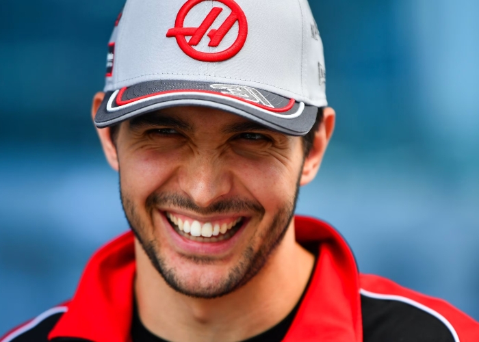 Esteban Ocon bawa pulang poin di GP Kanada lewat strategi berani satu pit stop di balapan ke-200 Haas dalam ajang F1 musim ini.