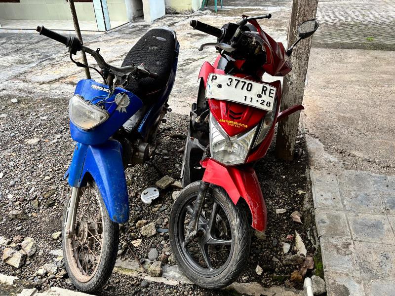 BB: Dua motor yang tabrakan di jalan raya Dusun Tamansuruh, Desa/Kecamatan Bangorejo diamankan di Mapolsek Bangorejo Kamis (19/6).