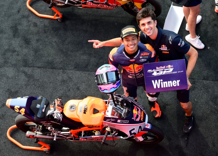 Veda Ega Pratama raih kemenangan pertama di Red Bull Rookies Cup 2025 Mugello.