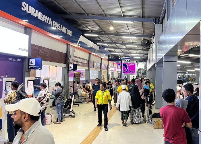 Lonjakan penumpang kereta api menuju Banyuwangi saat libur sekolah menunjukkan antusiasme tinggi masyarakat terhadap moda transportasi ini.
