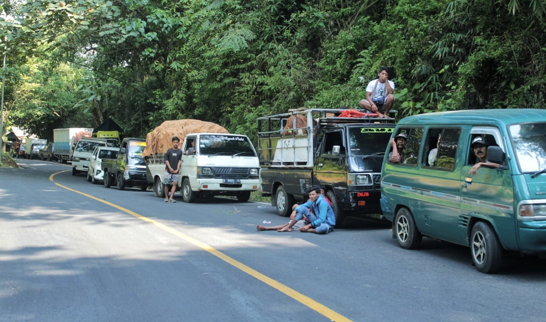 Dampak perbaikan jalan, jalur Gumitir penghubung Banyuwangi - Jember bakal ditutup total selama 2 bulan. Mulai Juli - September.