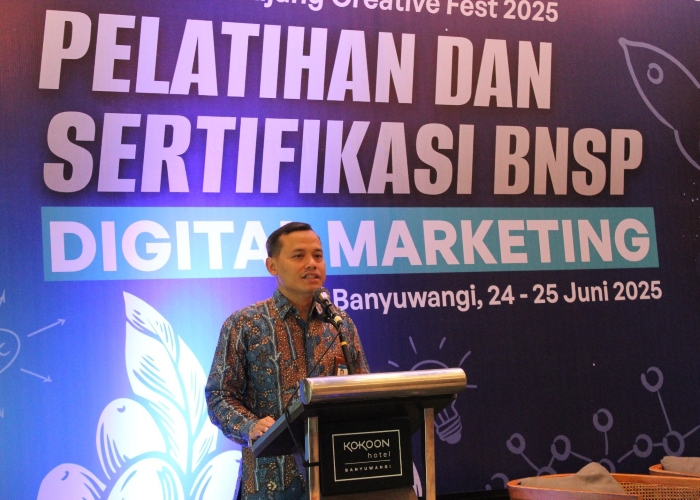 Deputi Kepala Perwakilan BI Jember, Achmad saat memberikan sambutan di acara Pelatihan dan Sertifikasi BNSP Digital Marketing yang digelar di Kokoon Hotel Banyuwangi, Selasa (24/6).