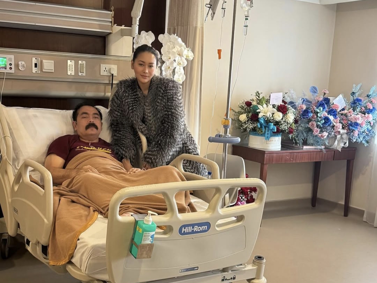 Momen Inul Daratista berbagi kabar perihal suaminya Adam Suseno yang sudah siuman.