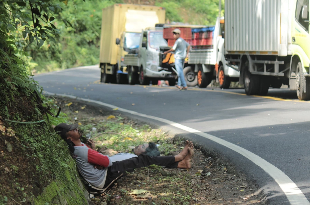 Kondisi macet jalur Gumitir.