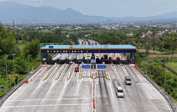 Gerbang tol Pandaan-Malang. PT JPM memberikan diskon tarif tol Juni-Juli 2025.