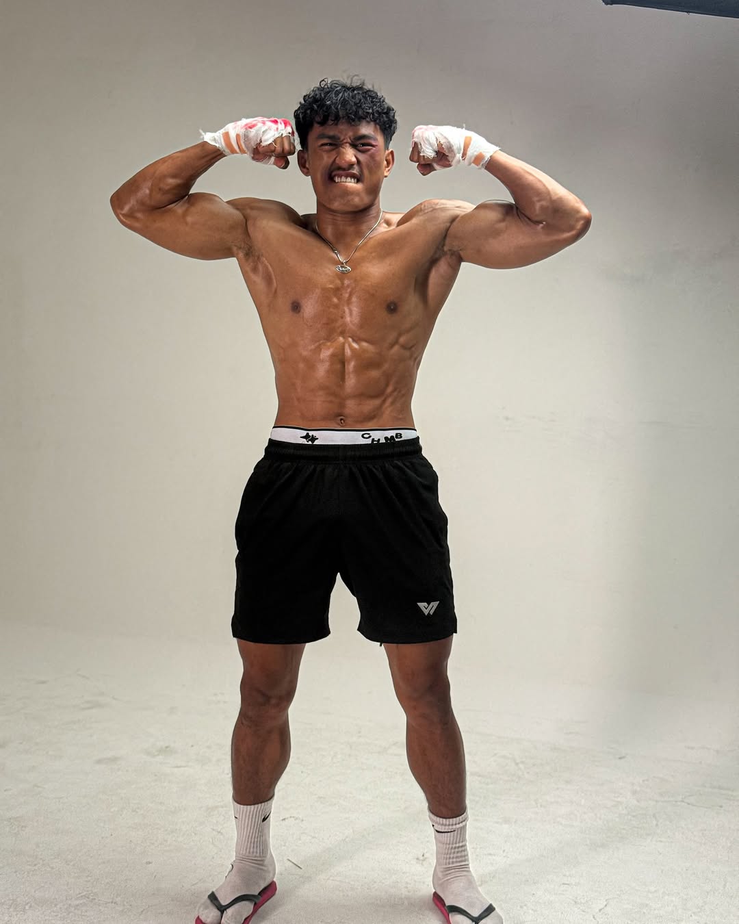 Sepak terjang Andi Cobra dalam dunia kick-boxing.