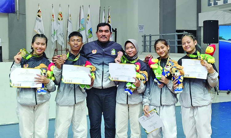 PANEN MEDALI: Cabor kempo Banyuwangi meraih satu medali emas dan empat perunggu di Porprov Jatim IX di Malang raya, Minggu (29/6).
