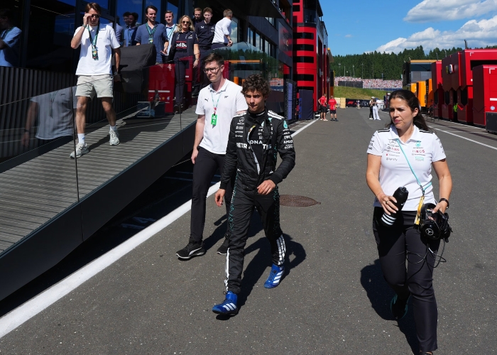Insiden tabrakan membuat Max Verstappen gagal finis di GP Austria F1, pukulan besar untuk ambisinya dalam perebutan gelar juara.