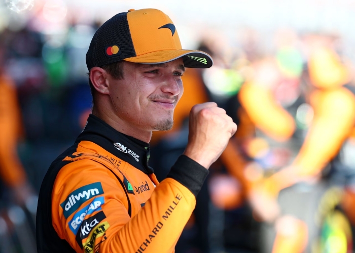 Lando Norris memimpin McLaren finis 1-2 di GP Austria F1 2025 usai duel sengit dengan Oscar Piastri.