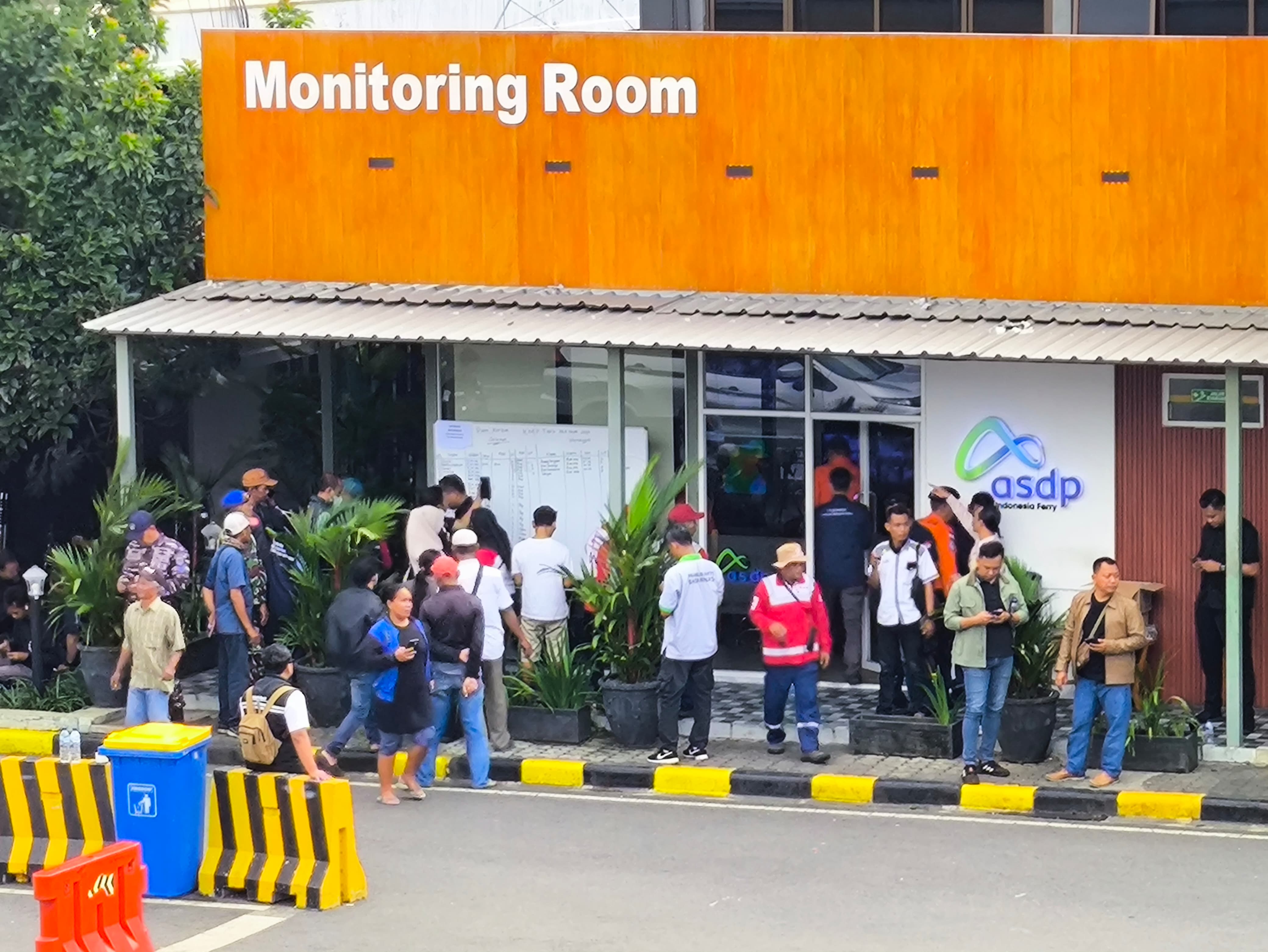 Kumpulan kecelakaan kapal selama 2025, termasuk tragedi tenggelamnya KMP Tunu Pratama Jaya di Selat Bali yang menewaskan 4 orang.