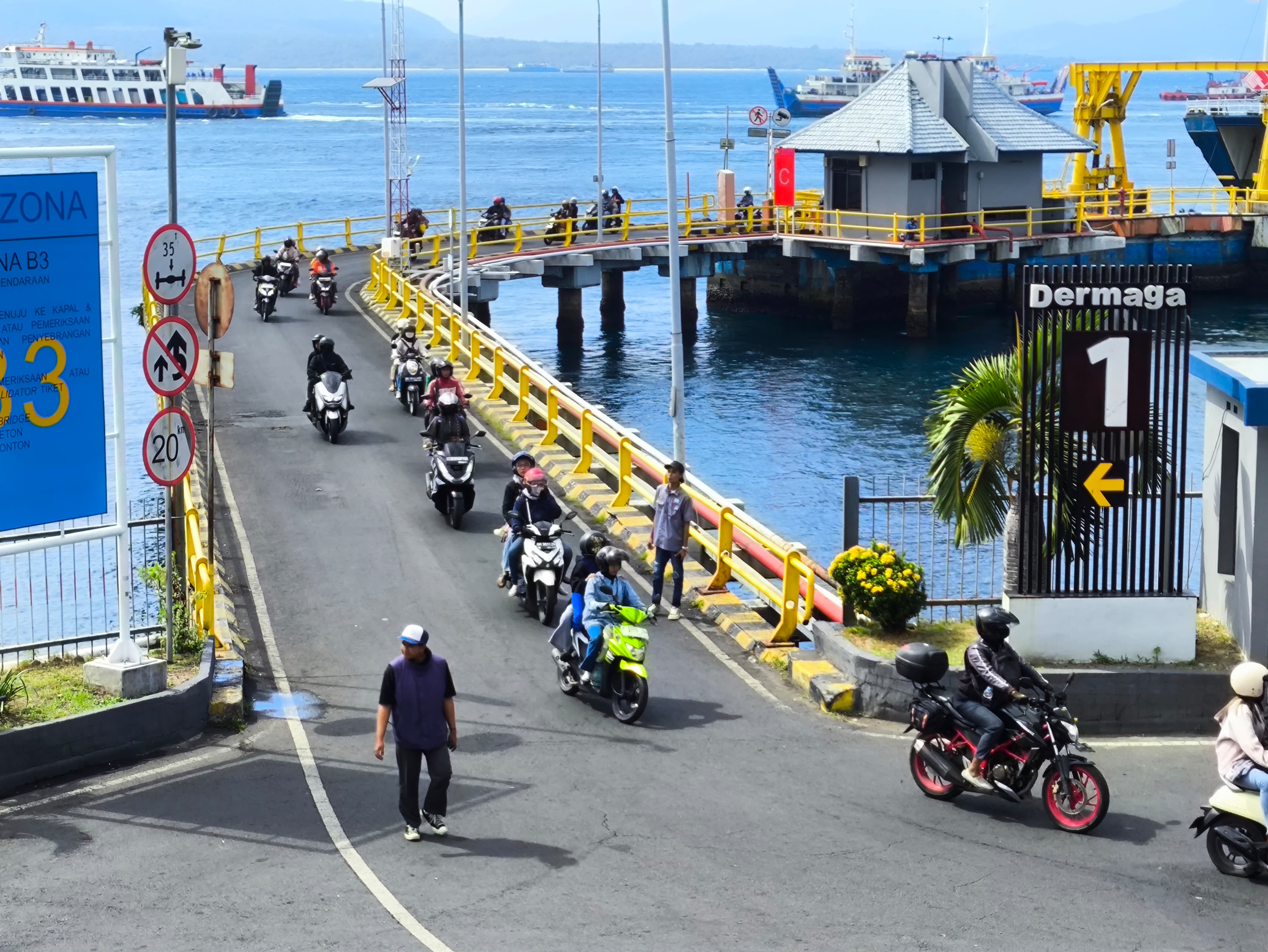 Kondisi penyeberangan ASDP Ketapang Banyuwangi pada Kamis (3/7) masih normal usai tenggelamnya KMP Tunu Pratama Jaya.