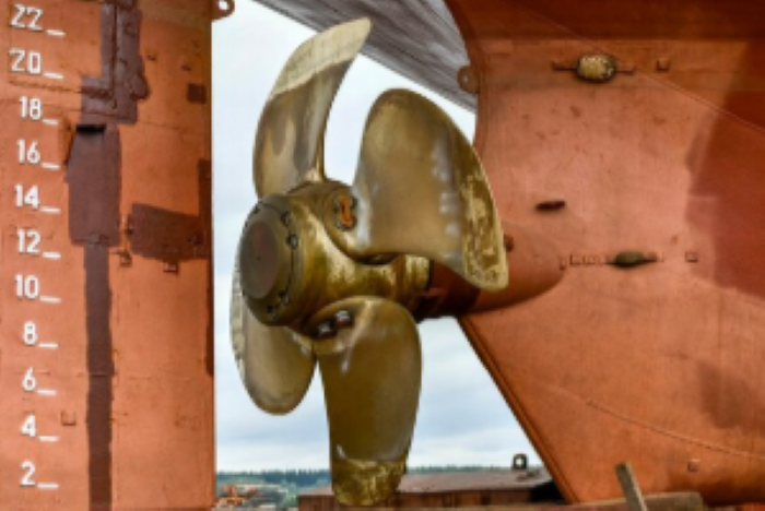 Propeller kapal, bagian penting dalam sistem penggerak kapal laut, berikut penjelasan, jenis-jenis dan cara kerjanya.