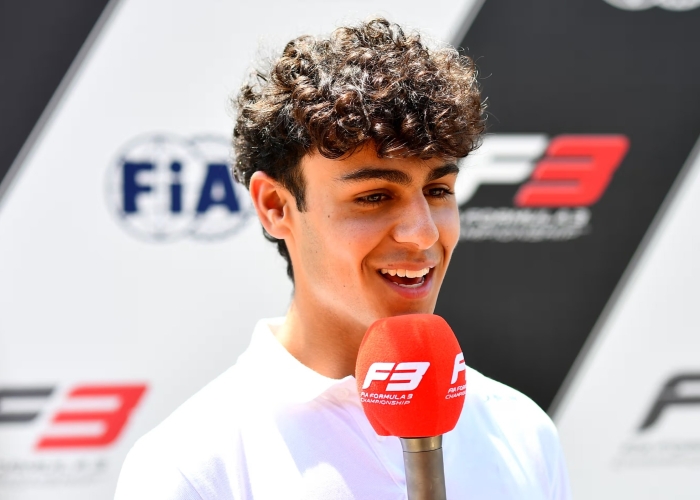 Arvid Lindblad jadi sorotan F1 di FP1 Silverstone bareng Red Bull.