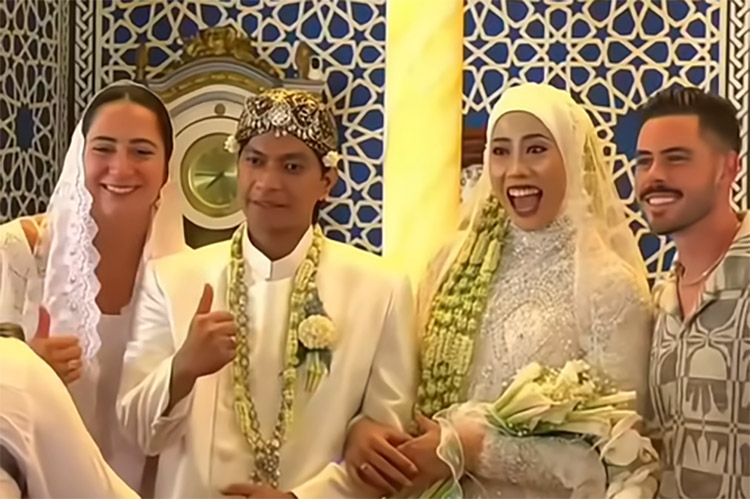 Giovanna Milana hadir di acara akad nikah Megawati Hangestri dan Dio Novandra di Jember, Jumat (4/7).